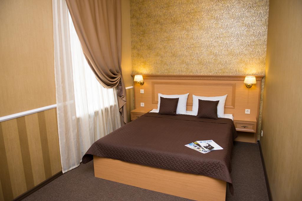 Dvoryanskiy Hotel Dnipro Exteriör bild