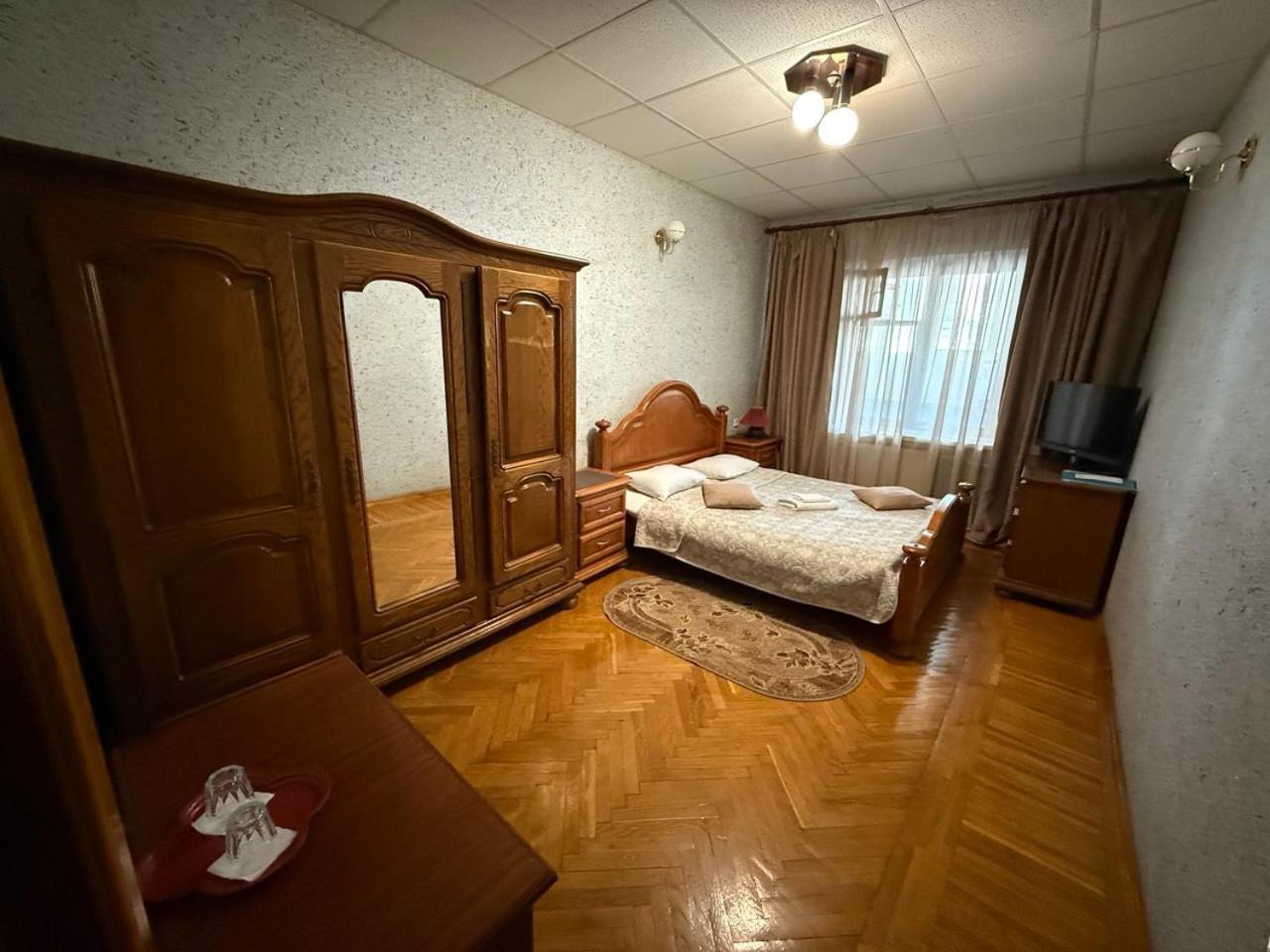 Dvoryanskiy Hotel Dnipro Exteriör bild