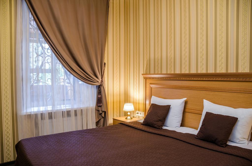 Dvoryanskiy Hotel Dnipro Exteriör bild