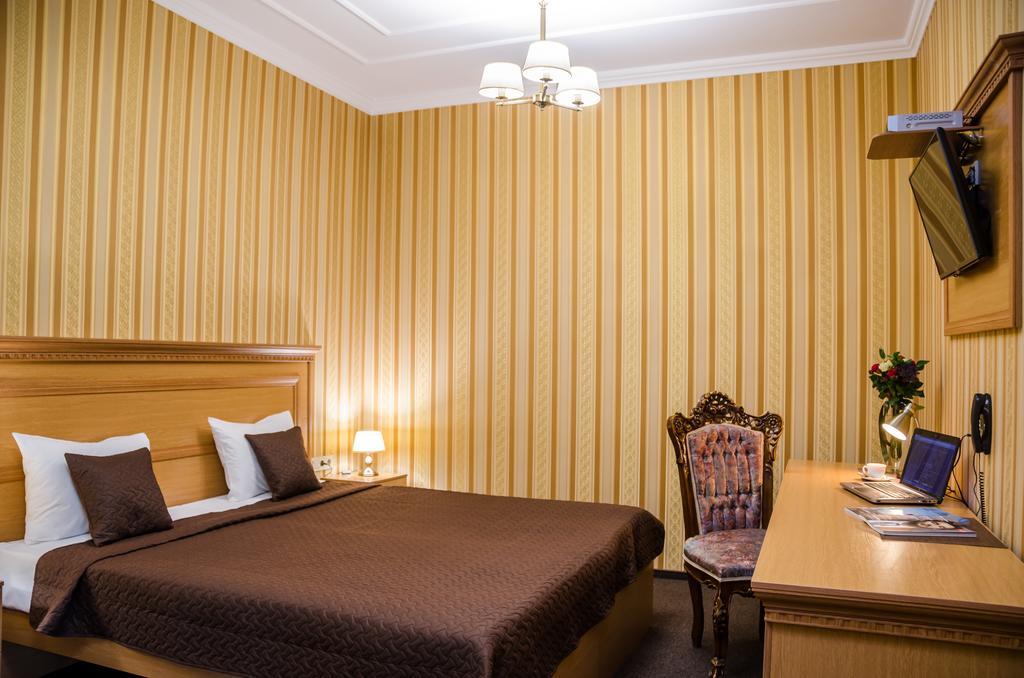 Dvoryanskiy Hotel Dnipro Exteriör bild